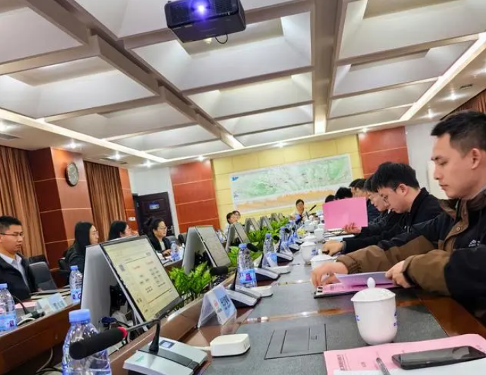 智嵘专利事务所应邀就客户发明专利预审与长沙知识产权保护中心面对面交流
